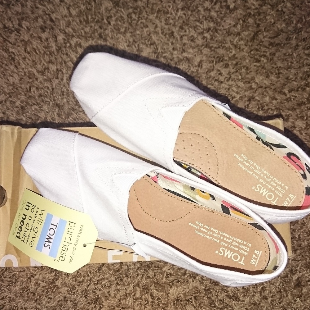 All white Toms